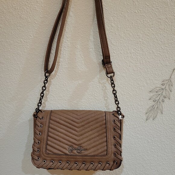 NWT Jessica Simpson Taupe Quilted Crossbody Bag - Picture 1 of 8